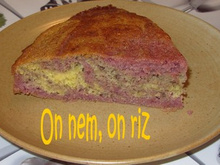 Moelleux marbré à la polenta et aux fruits rouges