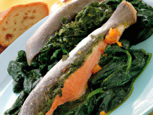 Duo de truite et congre en robe d'épinards