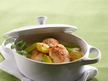 Cassolette de Saint Jacques sur lit de poireaux