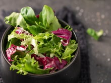 J’ai glissé cette préparation secrète encore tiède sur ma salade : le contraste a volé la vedette au plat principal