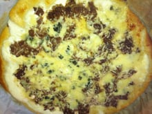 pizza bianca viande hachée roquefort  crème râpé poivre
