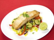 Saumon laqué à la mayonnaise façon Asie, wok de légumes