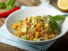 Salade de quinoa, mangue & avocat