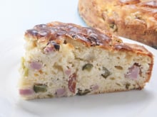 Cake olives, jambon et Saint Agur