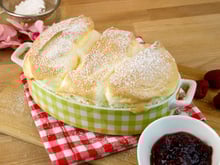 “Il fait toujours son petit effet” : Laurent Mariotte dévoile la recette du salzburg nockerl, un soufflé autrichien ultra-aérien