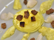 Carpaccio de fruits exotiques, sirop aux épices et croûtons de pain d'épices