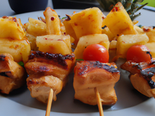 Brochettes de poulet et ananas au sate