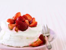 La pavlova : histoire et recette d’un dessert léger comme un tutu