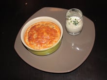 Soufflé de confit de canard aux pommes et sa chantilly de camembert