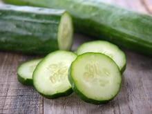 Concombre : la cheffe grecque Dina Nikolaou livre ses conseils pour bien le choisir et une recette à tester absolument cet été !