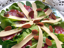 Salade de saucisson de Lyon tiède aux Princesse Amandine tièdes