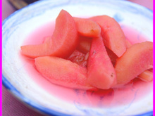 Coings pochées à la rose