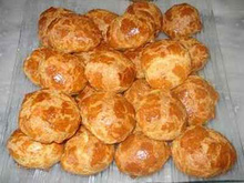 Gougères au fromage légèrement pimentées