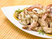 Plancha de crevettes marinées à la moutarde