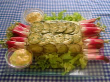 Un ensemble Courgettes, cabillaud rehaussé d'ailloli