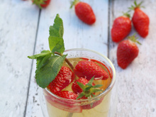 Thé glacé fraises et menthe