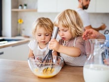 Nina Métayer dévoile ses astuces pour cuisiner avec les enfants (garanti sans coupures, ni brûlures !)