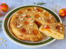 Fruits trop mûrs ? Notre recette de gâteau renversé aux abricots et romarin est la préparation qu’il vous faut !