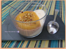 Panna cotta pralinoise et pêches