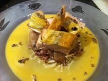 Pintade contisée au beurre de morilles, nouilles soba et pleurottes