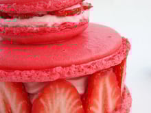 Religieuse macarons complétement fraise