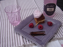 'Cubes cakes' rhubarbe, brisures de framboises et barbe à papa