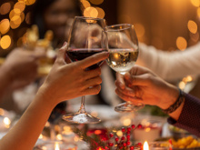 “C’est une fausse bonne idée” : pour les fêtes, ne consommez pas cette boisson pour mieux digérer :  vous aurez l’effet inverse !