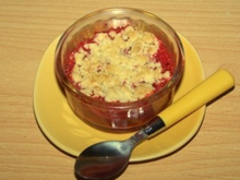 Crumble aux fraises et rhubarbe