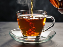 Est-ce que la pellicule qui se forme à la surface de ma tasse de thé est dangereuse ?
