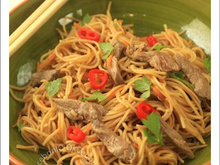 Nouilles chinoises et émincés d'agneau