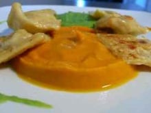 Raviolis de canard sur duo de velouté