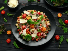 Cet ingrédient inattendu va transformer votre banale salade en un plat ultra gourmand