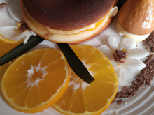 Biscuit au confit d'orange, crème brûlée vanille, suprême de chocolat