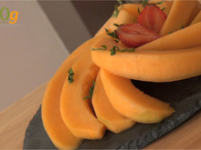 Peler un melon à vif