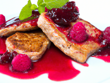 Escalopes de foie gras poêlées sauce aux framboises