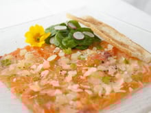 Carpaccio de saumon de Norvège, huile d'argan et glace aux amandes