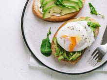 Cyril Lignac partage ses astuces pour réussir à la perfection son avocado toast !