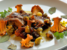 Epaule d'agneau aux girolles
