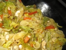 Poêlée de chou, carottes et noix de cajou