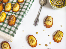 Madeleines au pistou et aux noisettes