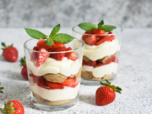 “On revisite le tiramisu avec une version au fromage blanc !” : une diététicienne partage son dessert aux fraises healthy et gourmand !