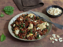 Riz rouge sauté au poulet et aux épinards