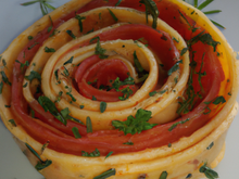 Biscuit roulé à la tomate et aux fines herbes