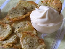 Mousse à l'ail de Lomagne et ses tuiles aux herbes de Provence