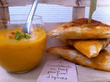 Croustillant au bœuf parfum d'épices accompagné de son velouté