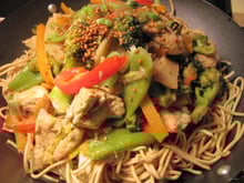 Wok vitaminé poulet et sésame