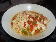 Wok poulet épicé et nouilles chinoises