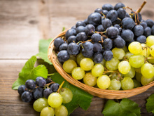 Entre le raisin blanc et le raisin noir, lequel est meilleur pour la santé ?