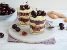 C’est la pleine saison des cerises, voici notre tiramisu rapide et irrésistible à tester d’urgence