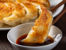 Nouvel An chinois : notre recette pour des raviolis grillés croustillants et irrésistibles !